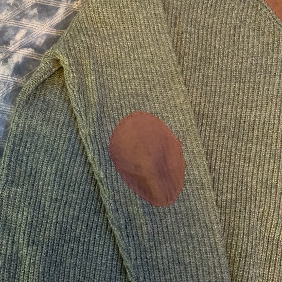 Vintage Sweater - Picture 2 of 4